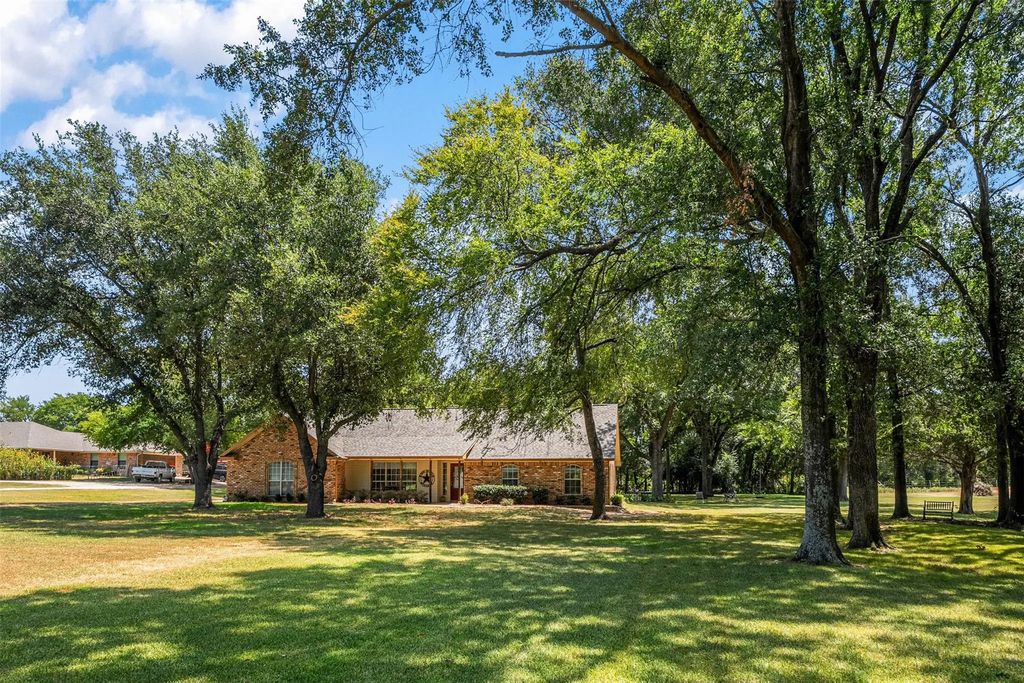 17325 County Road 4067, Kemp
