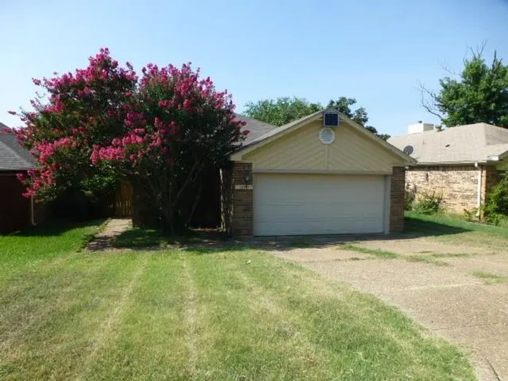 10711 Tall Oak Drive, Fort Worth