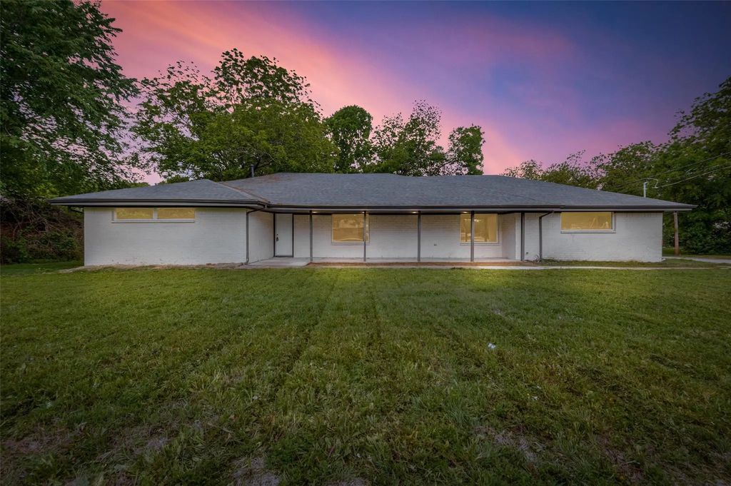 515 John Arden Drive, Waxahachie