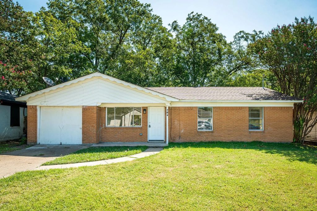 204 S Lillis Lane, Denison