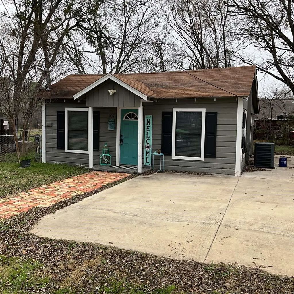 107 W 15th Street, Kemp