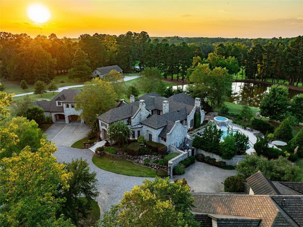 325 Young Road, Hallsville
