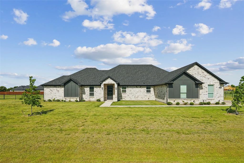 8608 Kassandra Drive, Sanger