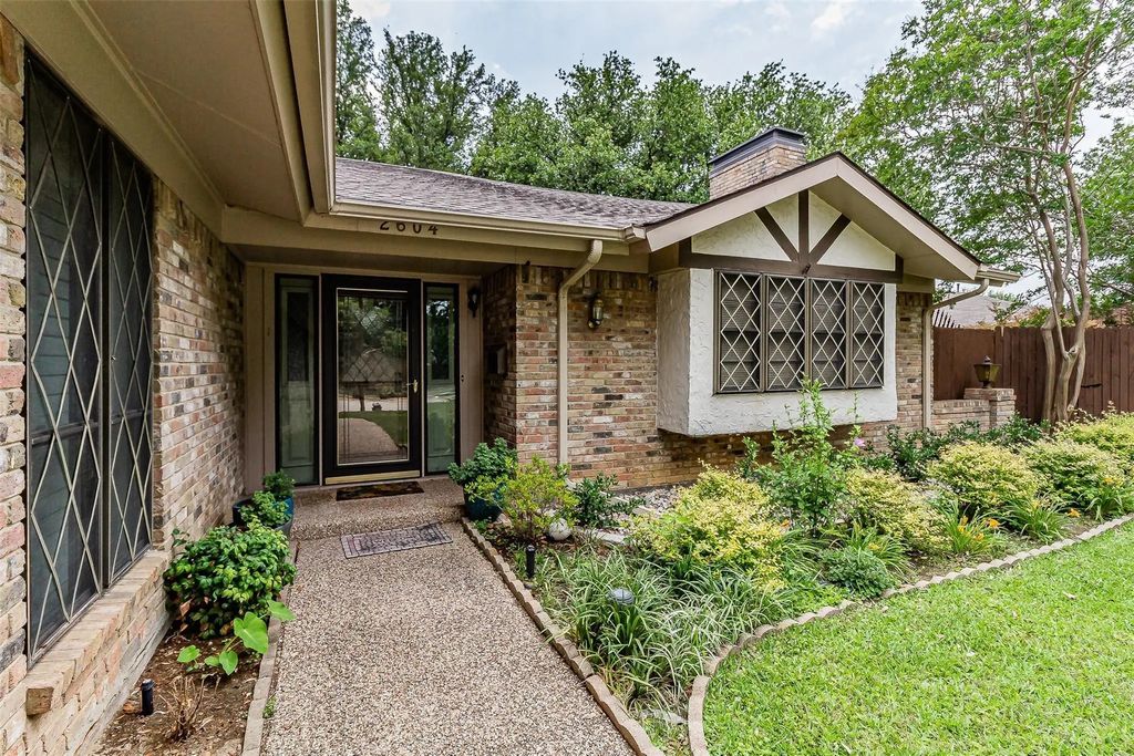 2604 Twinpost Court, Irving