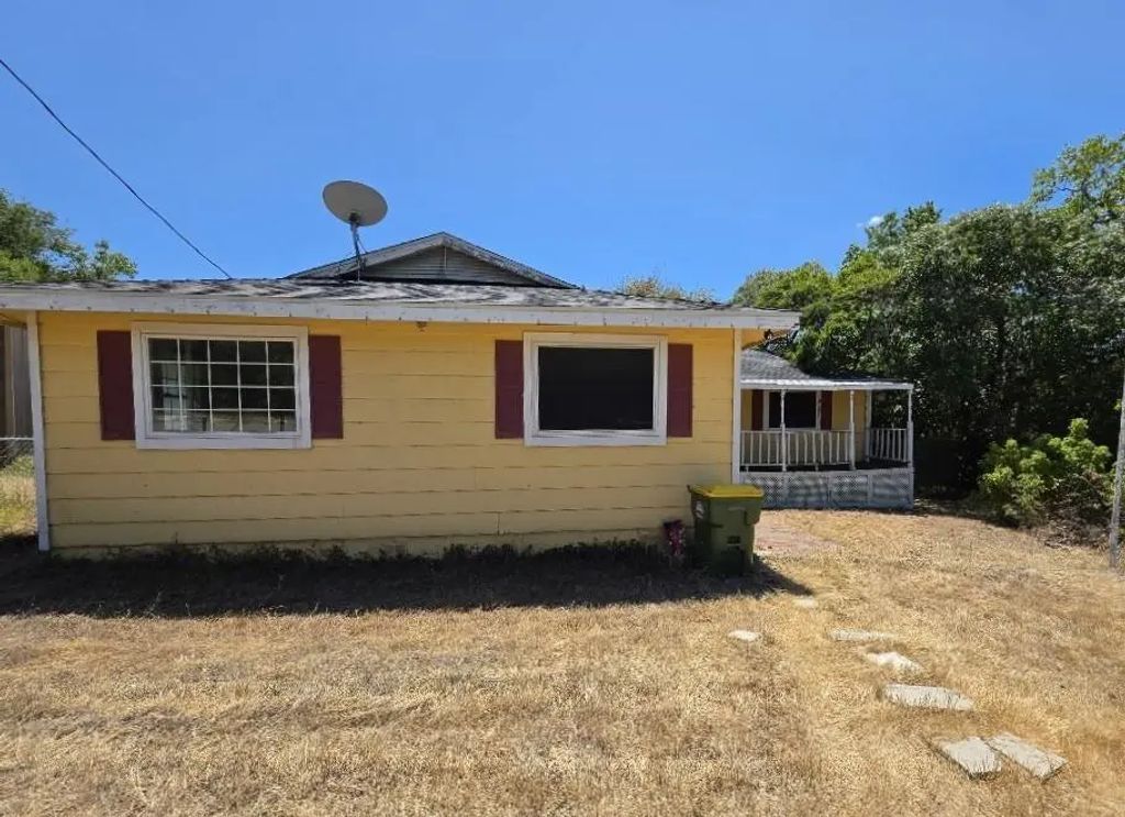 2802 Rockwood Drive, Granbury