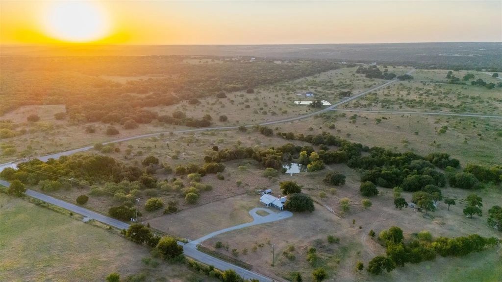 4080 Pleasant Valley Road, Mineral Wells