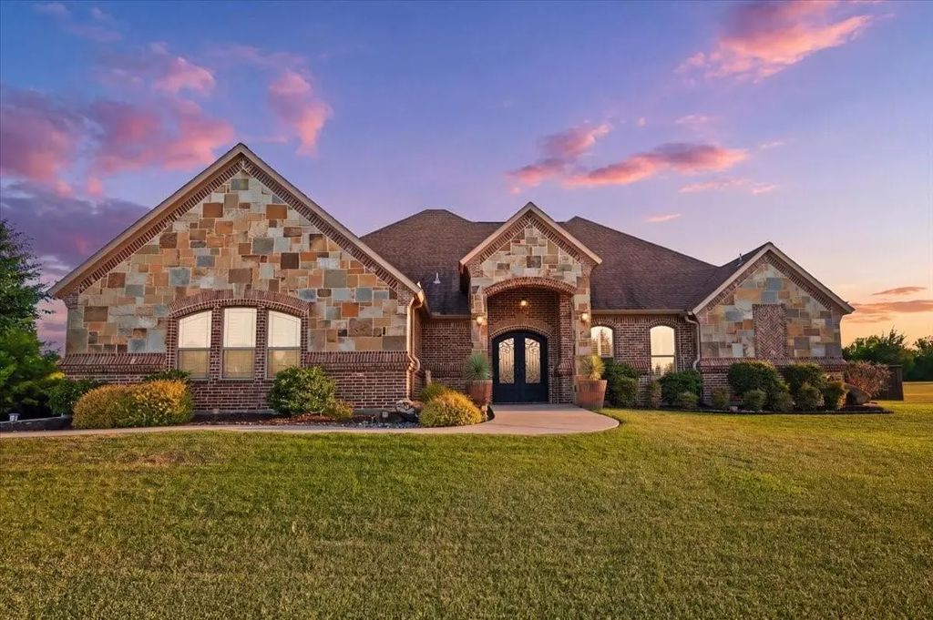 924 Indian Trail, Oak Leaf
