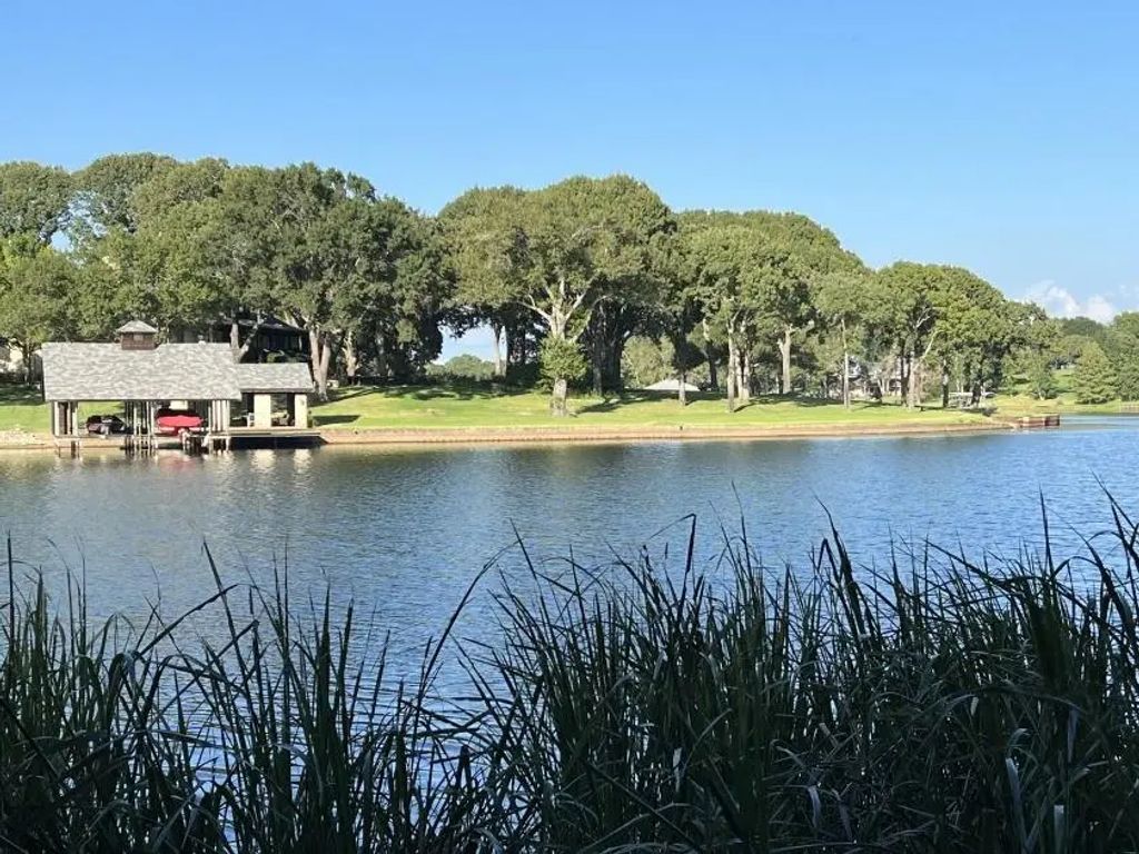 7 Windward Court, Athens