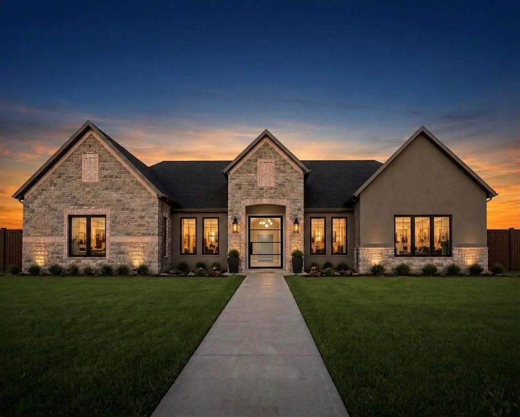 1012 Devonshire Drive N, Forney