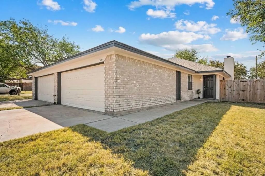 7712 Brandi Place 7712, North Richland Hills