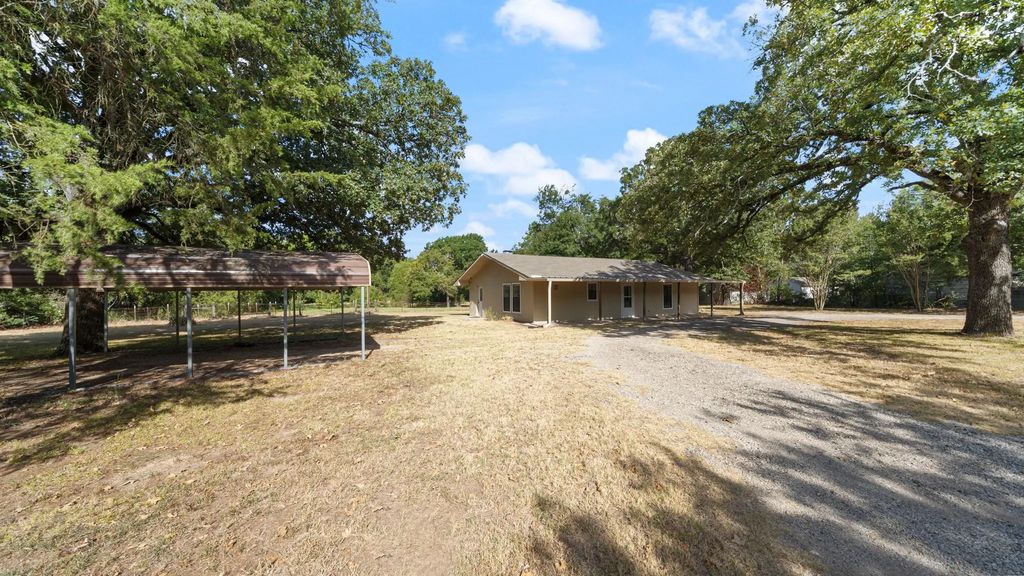 1320 Johnson Lane, Kemp