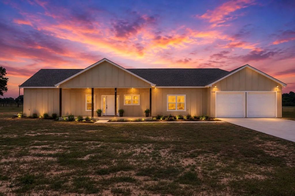 135 Private Road 5111, Grand Saline