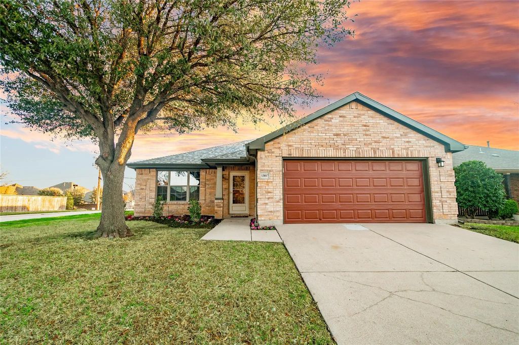 13017 Fencerow Road, Fort Worth