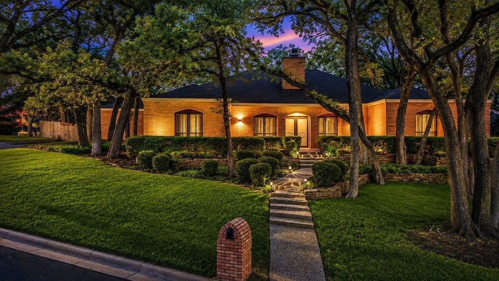 1205 Riverview Drive, Arlington