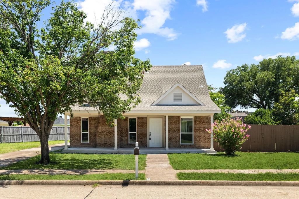 2006 Toulon Lane, Carrollton