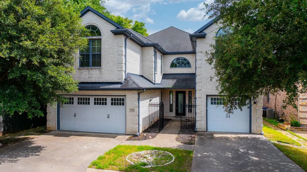 902 Saint George Place, DeSoto