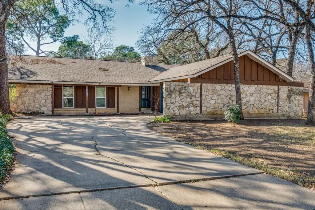 3406 Halifax Drive, Arlington