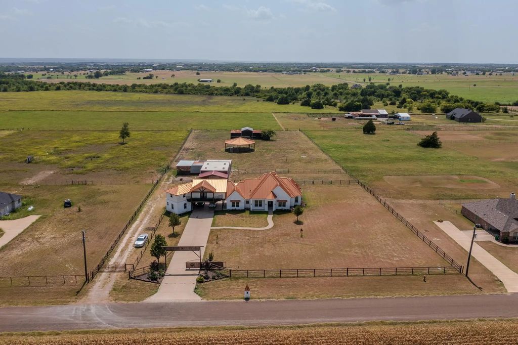 1015 Curry Road, Waxahachie
