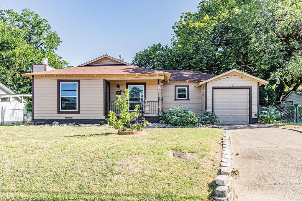 1002 W Sanford Street, Arlington