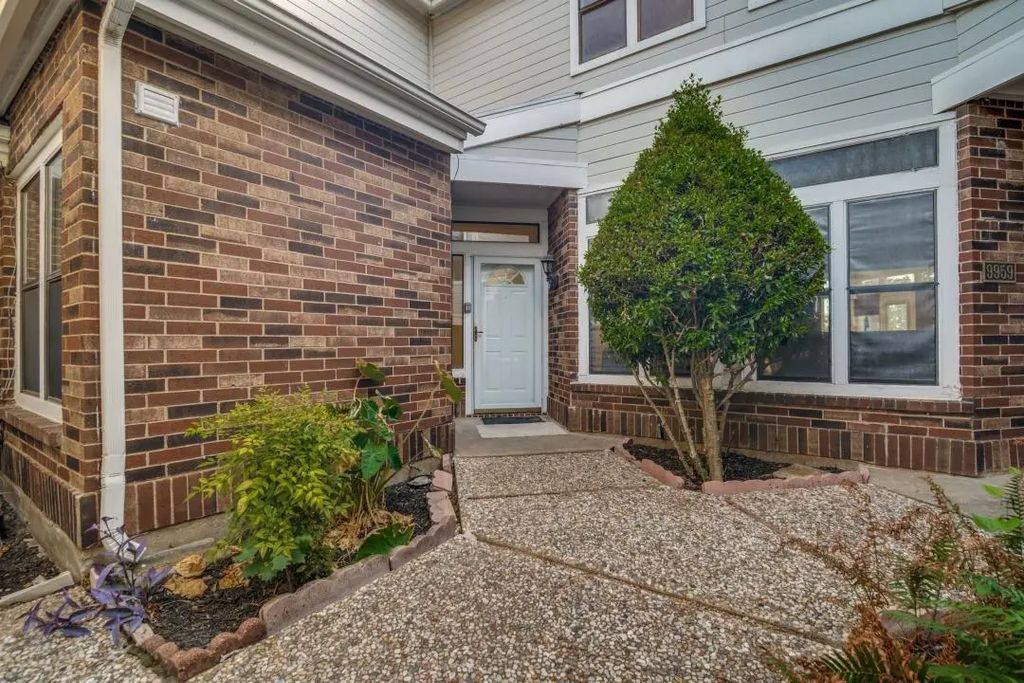 9961 Waterfront Trail 9961, Rowlett
