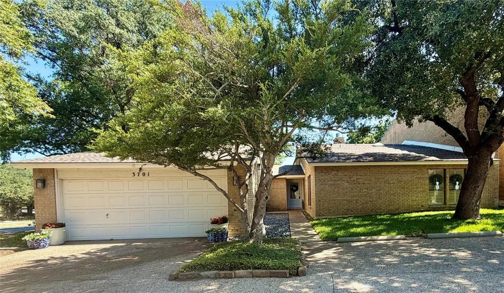 3701 Hulen Park Drive, Fort Worth