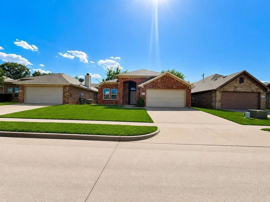 4204 Sapphire Lane, Granbury