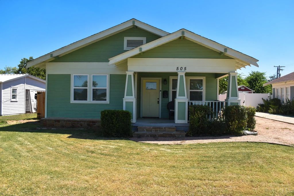 505 W 11th Street, Brady