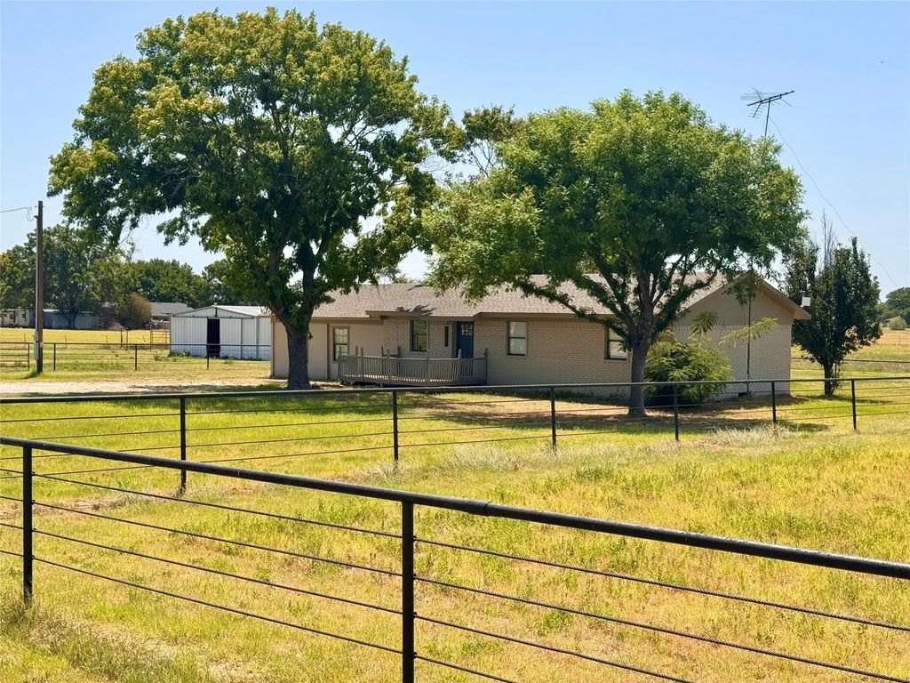 207 County Road 3214, Bridgeport