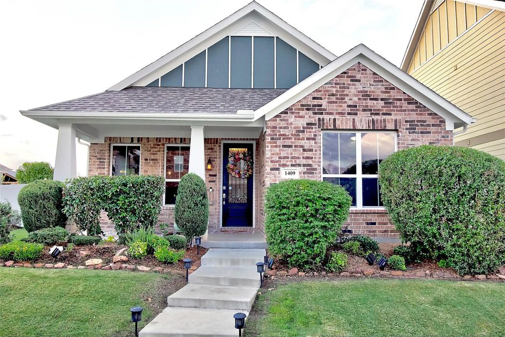 1409 Ellis Lane, Aubrey