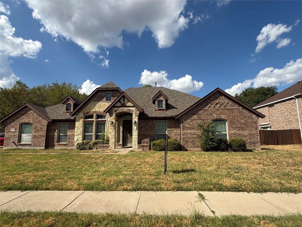 1253 Carriage Creek Drive, DeSoto