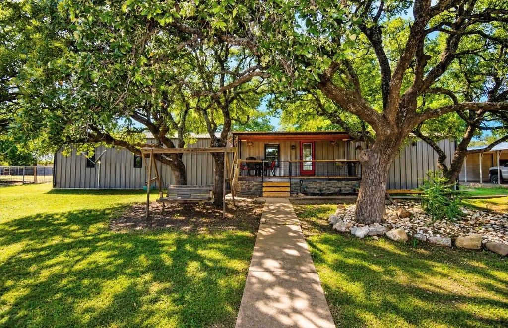 239 County Road 160, Brady