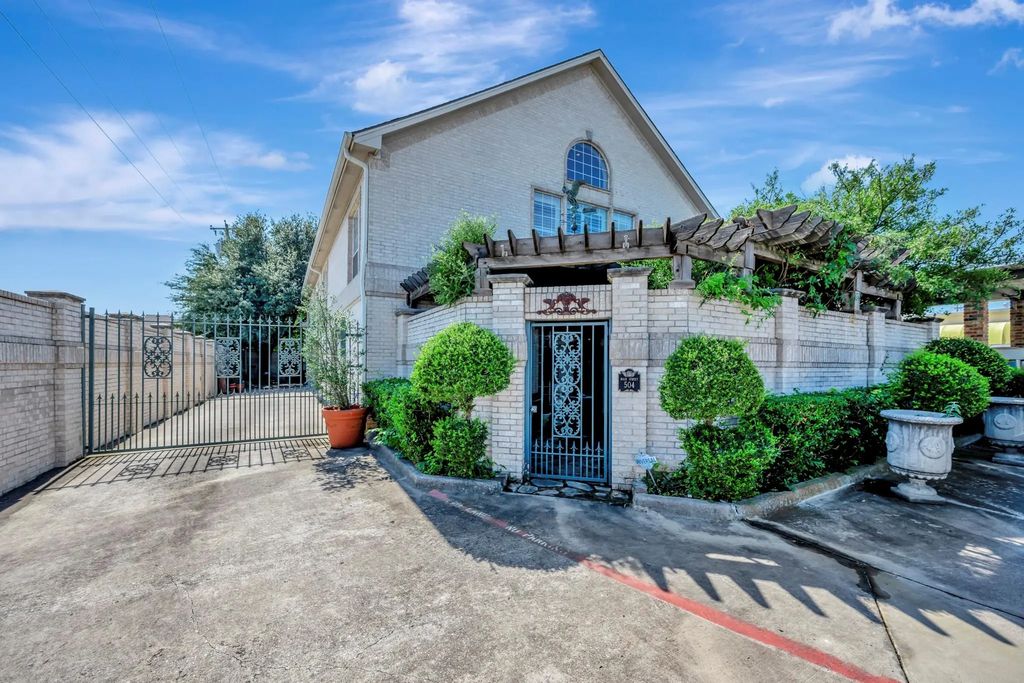 504 N Main, Euless