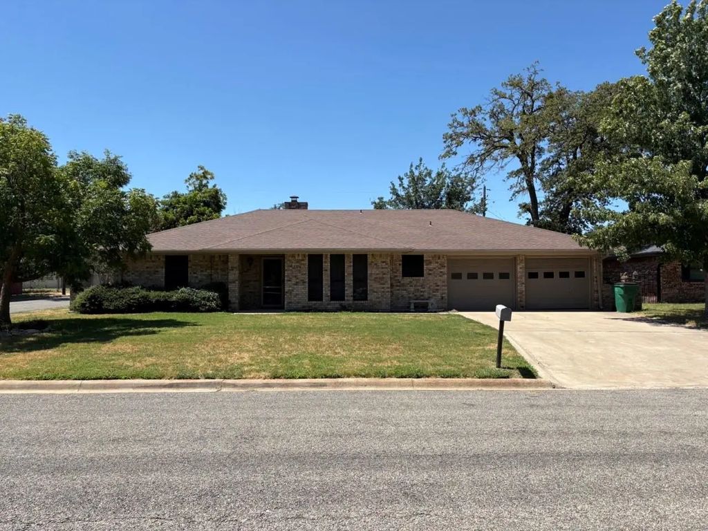 2104 N Woodland Street, Stephenville