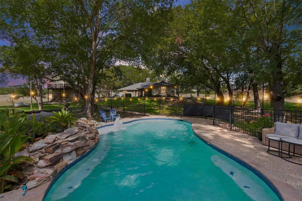 318 Ridge Creek Road, Waxahachie