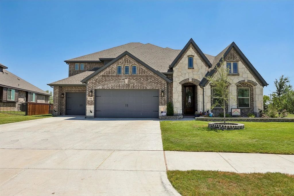 7700 Sunspray Street, Joshua