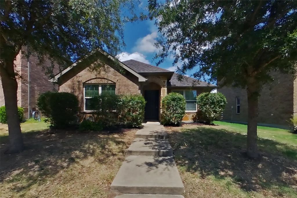 1216 Honeywood Lane, Royse City