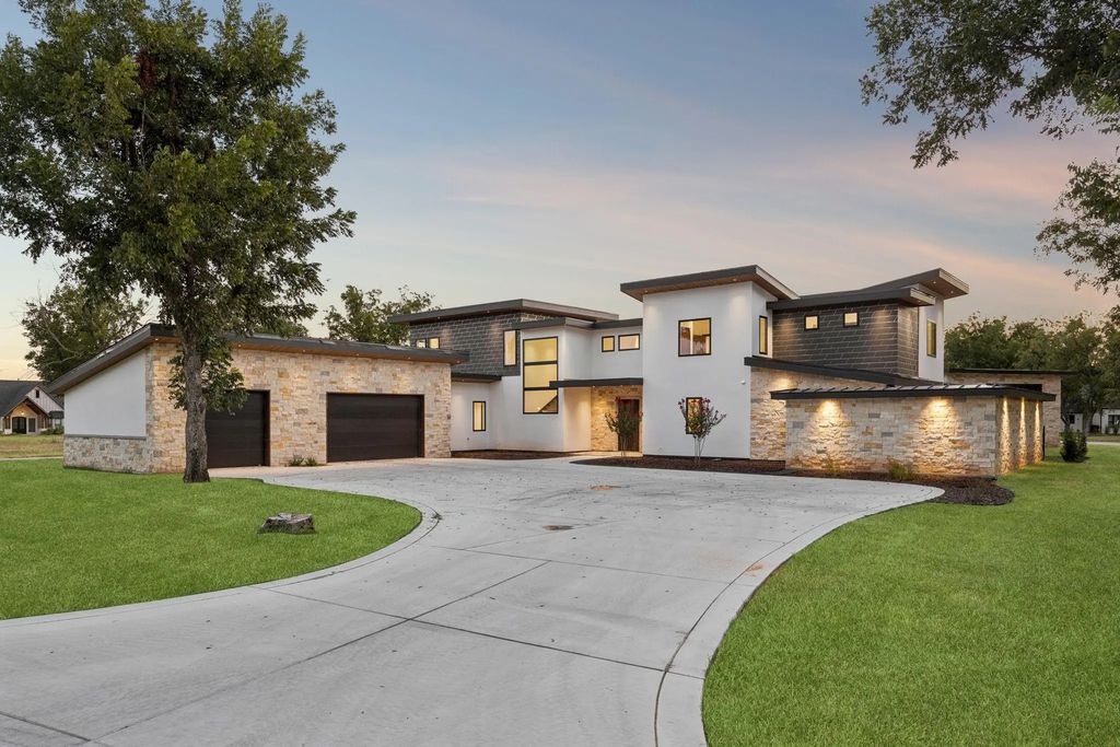 9003 King Air Drive, Granbury