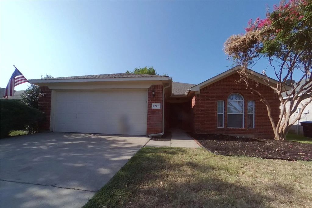 7228 Retriever Lane, Fort Worth