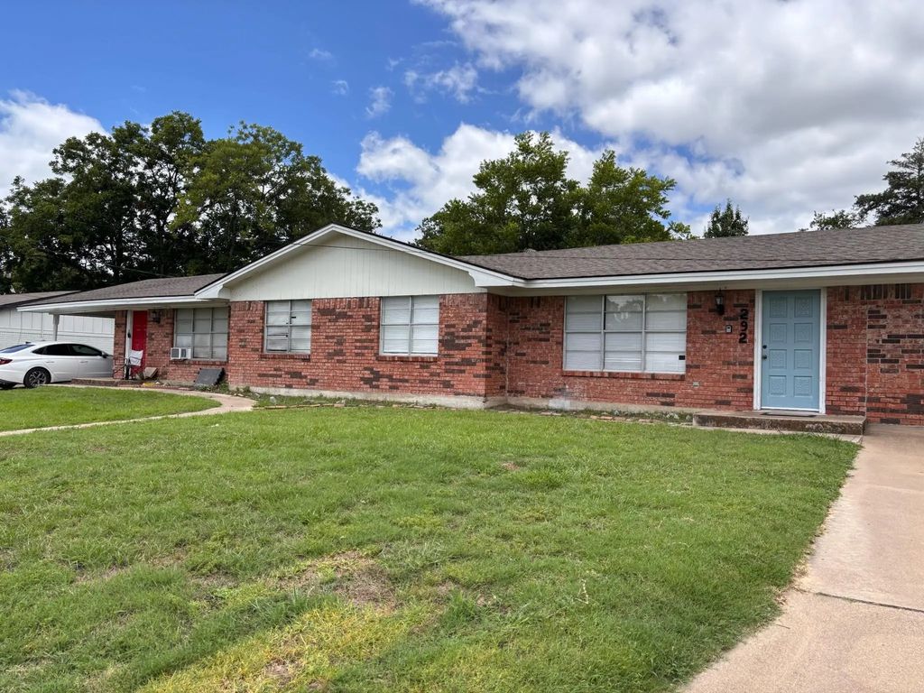290 N Barker Street, Stephenville
