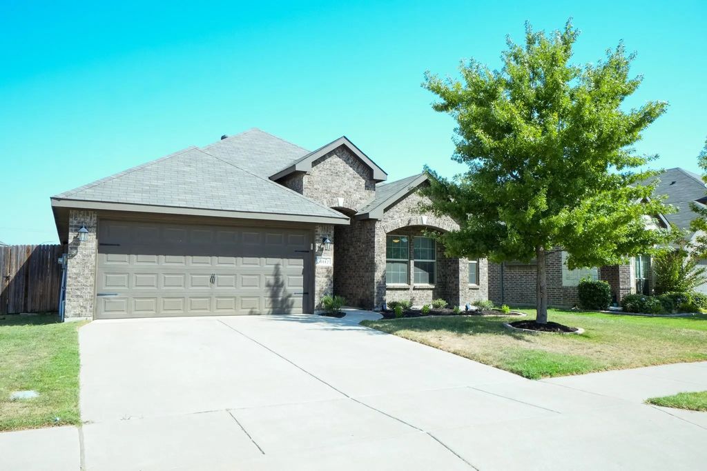 4112 Sweet Clover Lane, Fort Worth