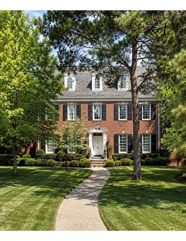133 W Greenbriar Lane, Dallas