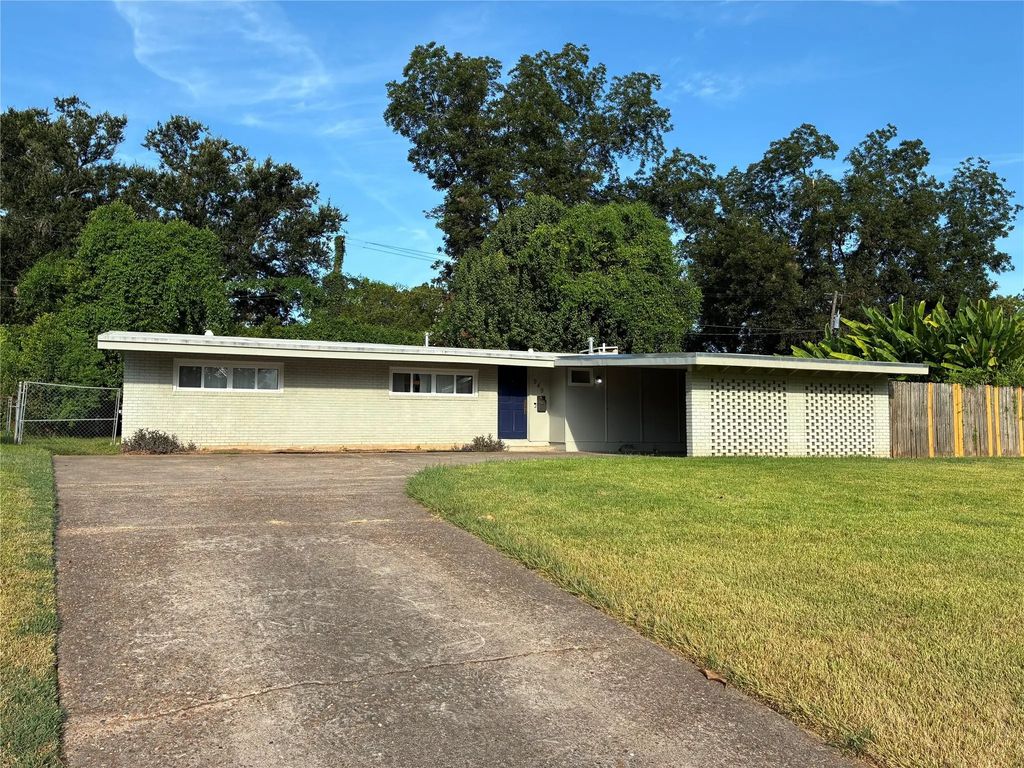 949 Captain Shreve Drive, Shreveport