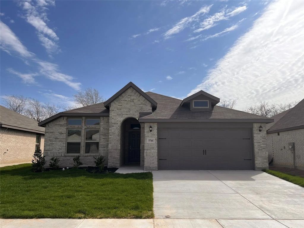 5744 Brookville Drive, Fort Worth