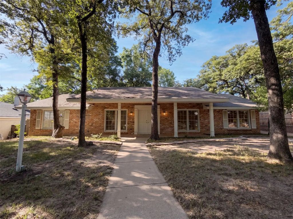 813 Wheelwood Drive, Hurst