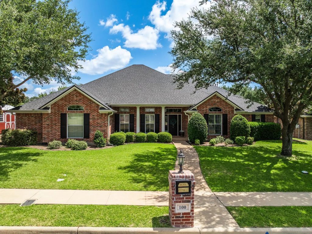 100 Painted Horse Trail, Waco