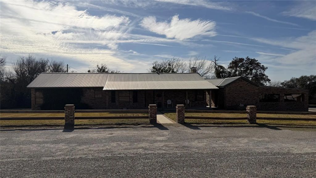 5 W Hwy 84, Goldthwaite