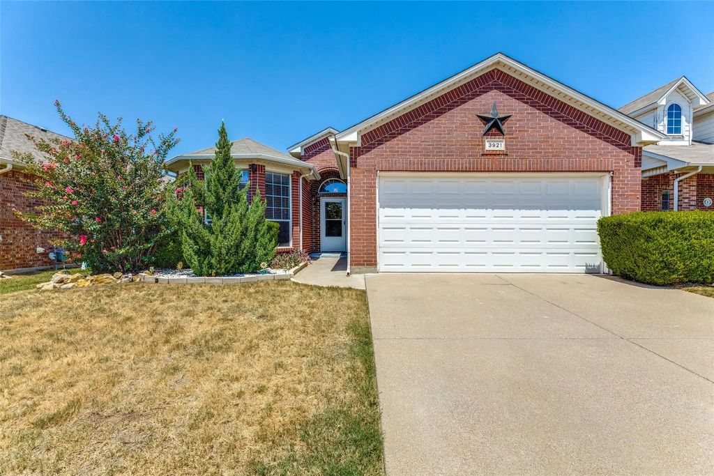 3921 Old Richwood Lane, Fort Worth
