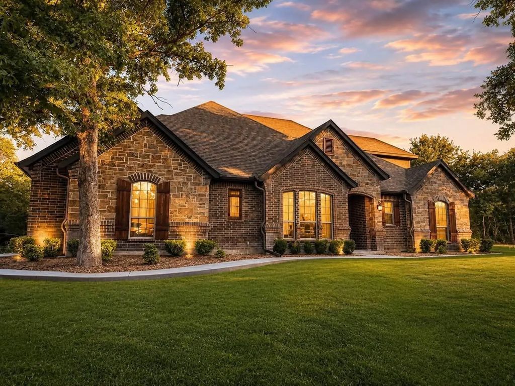 7259 Oak Creeks Court, Fort Worth