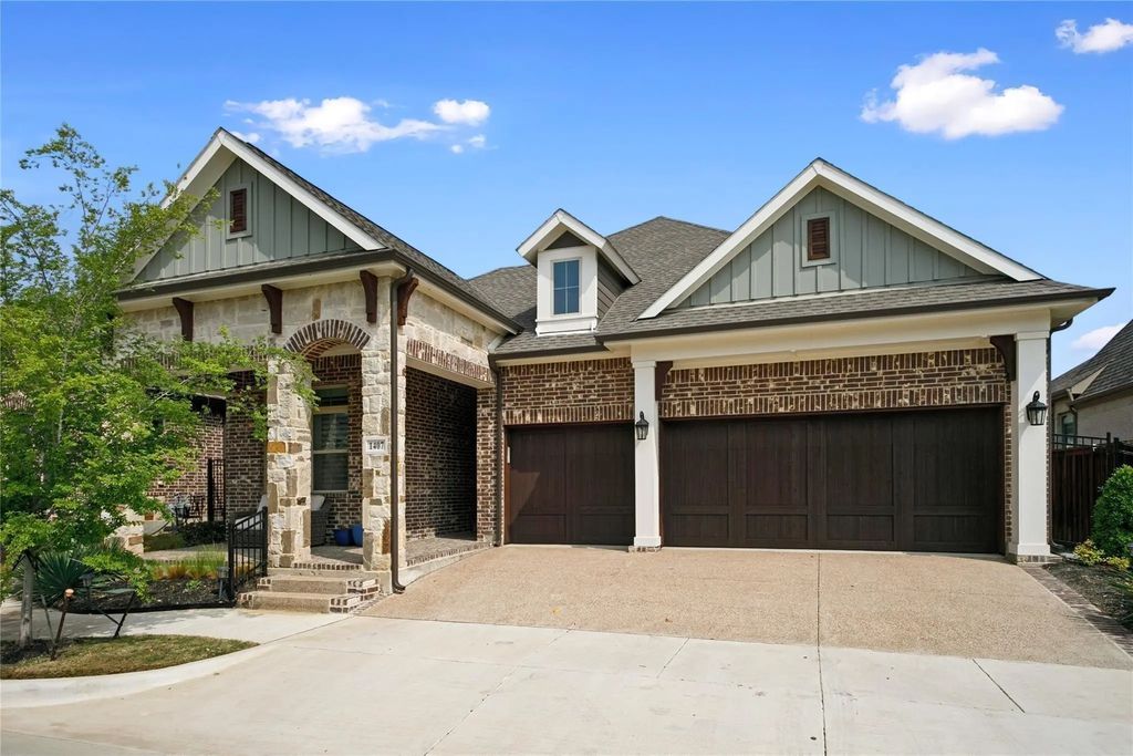 1407 Lone Eagle Way, Arlington