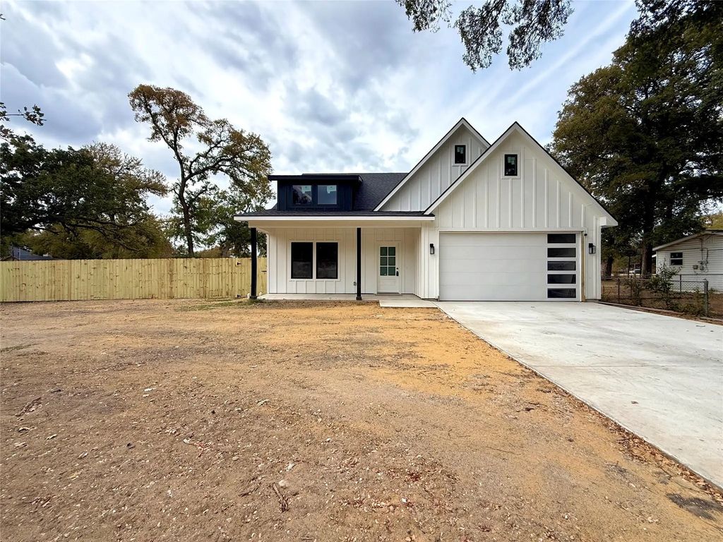 941 Robinhood Boulevard, Mesquite